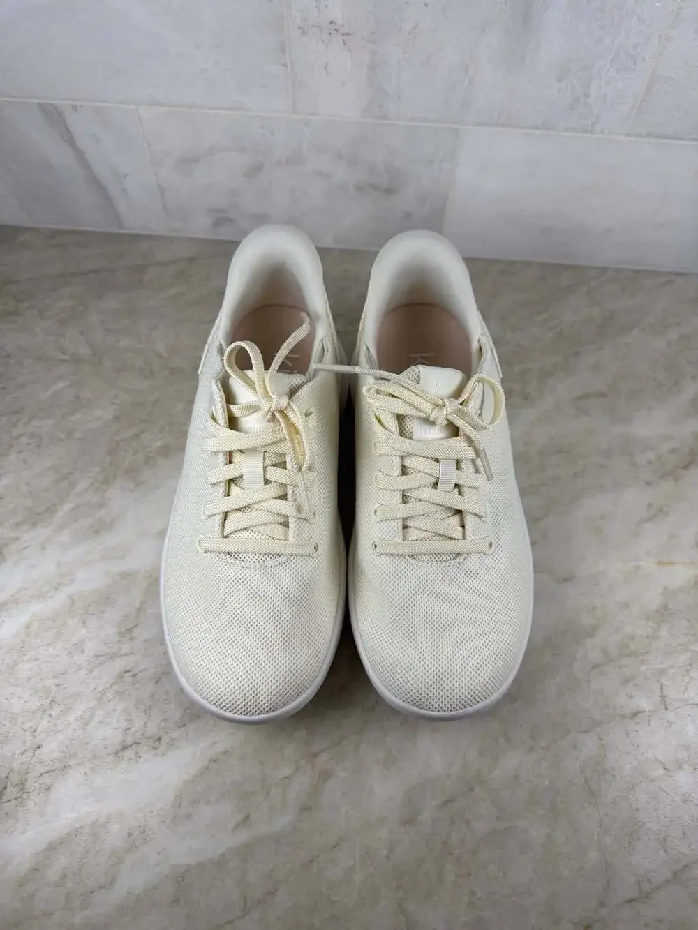 Kizik Cream Knit Hands Free Sneakers Women’s 7